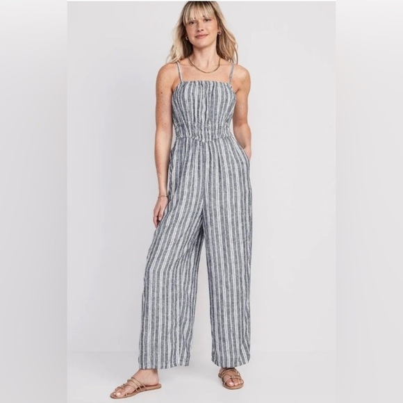 Old Navy Blue and White Wide Leg Jumpsuit Size Medium - Picture 1 of 7